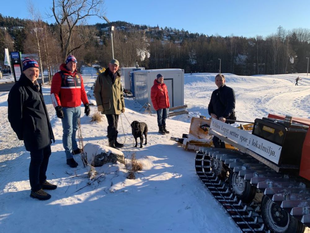 Foto: Per-Ivar Stokkmo - fra venstre: Paal Berg (nestleder hovedstyret i Røa IL), Rune Lorenzen (styreleder i langrennsgruppa i Røa IL), Richard Arnesen (styreleder Eckbos Legat), Roger Bjørn Haugen (daglig leder Røa IL)